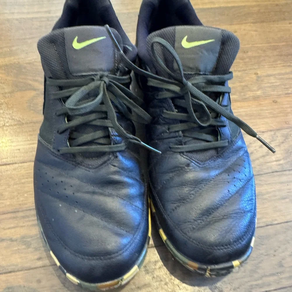 Nike Gato Indoor Soccer Shoe